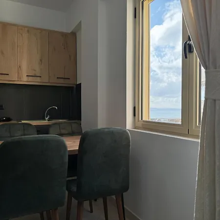 Kleo Seaside Apartment *